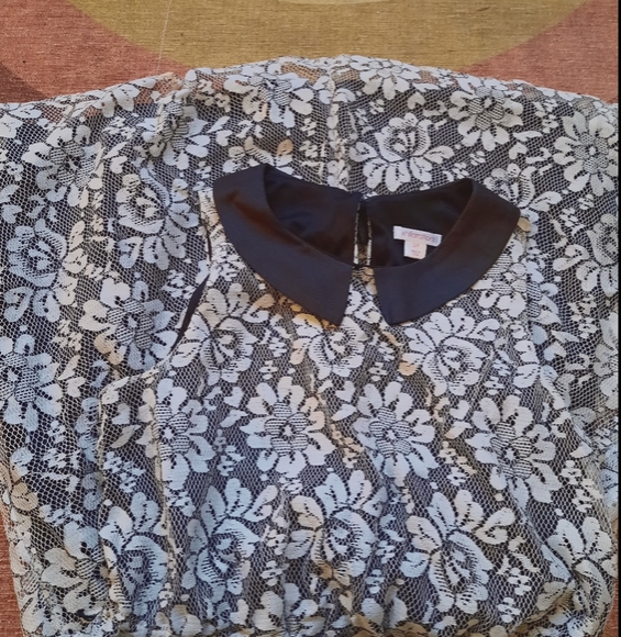Lace black and white dress with collar - Picture 2 of 3